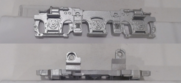 SIDE FRAME / 3-AXLE / RR & LF / SILVER / TOP MOUNT / PS 2 / RAILKING E-8 