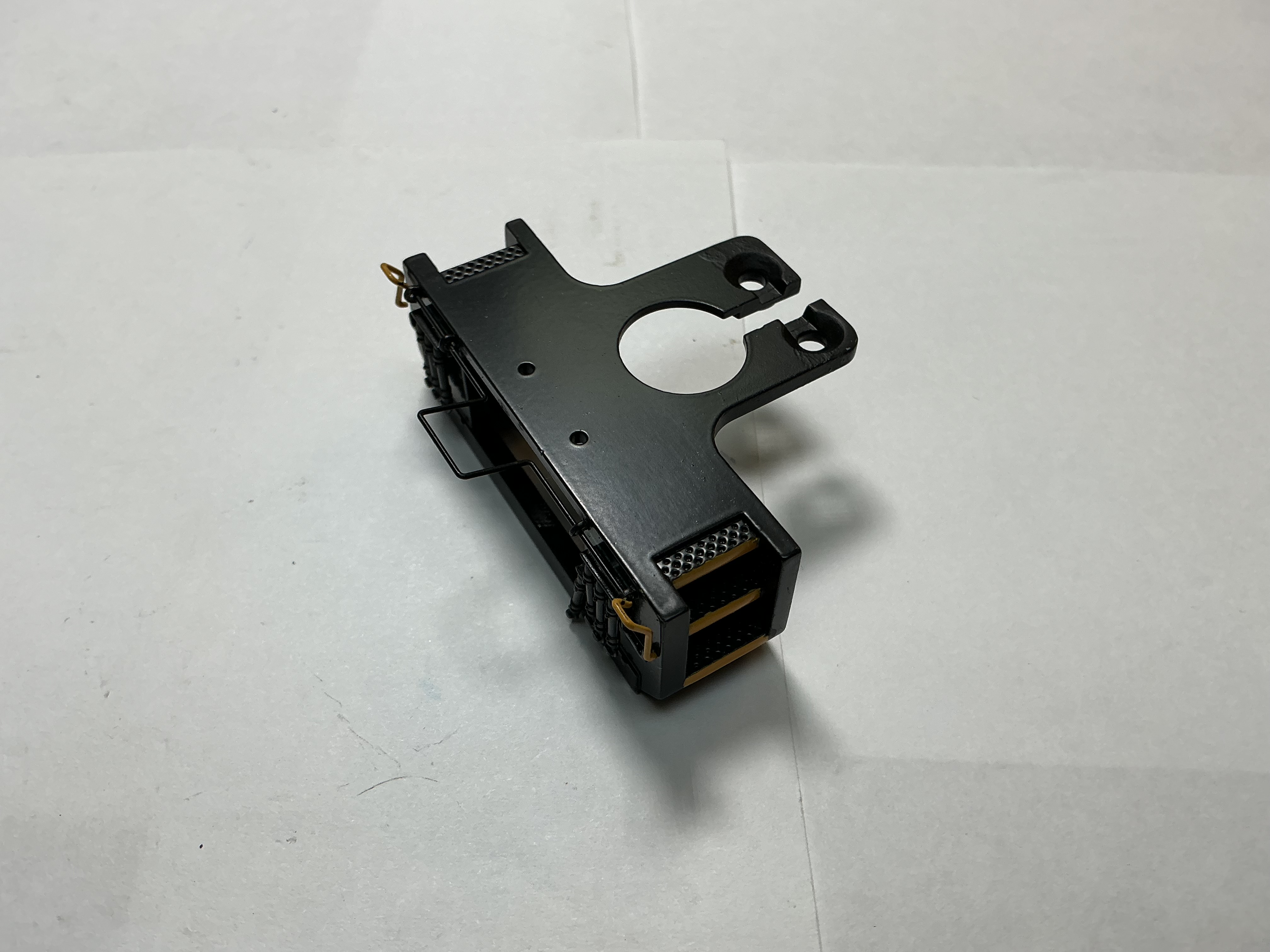 PILOT / 2 HOLE / BLACK W/YELLOW STEPS / W/CUT LEVER & BRAKE HOSES / PREMIER SD70ACE 