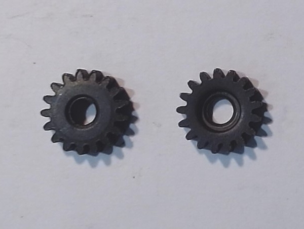 GEAR / IDLER / LARGE / 3/2 FEATURE 6-WHEEL TRUCK / 12mm O.D. x 3.55mm I.D. x 3.2mm THICK / 17 TOOTH / USES PIN FC2101730