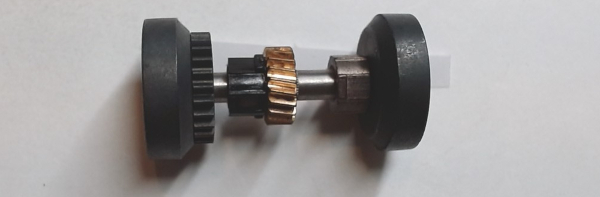 WHEEL & AXLE ASSEMBLY / HI-RAIL / BLIND / W/HELICAL GEAR / INSULATOR NEXT TO GEAR / 3/2 FEATURE TRUCKS
