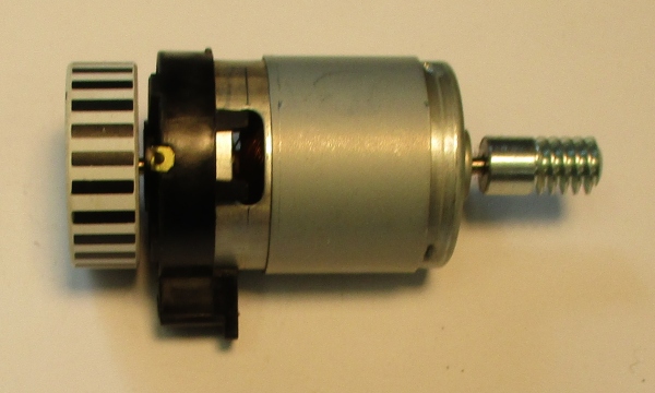 DC MOTOR / RS385PH / MD001-M8 / F/W 30mm D x 9mm THICK / WORM LENGTH 20.75mm TO 21.29mm / STRIPED / PS 2 BKT