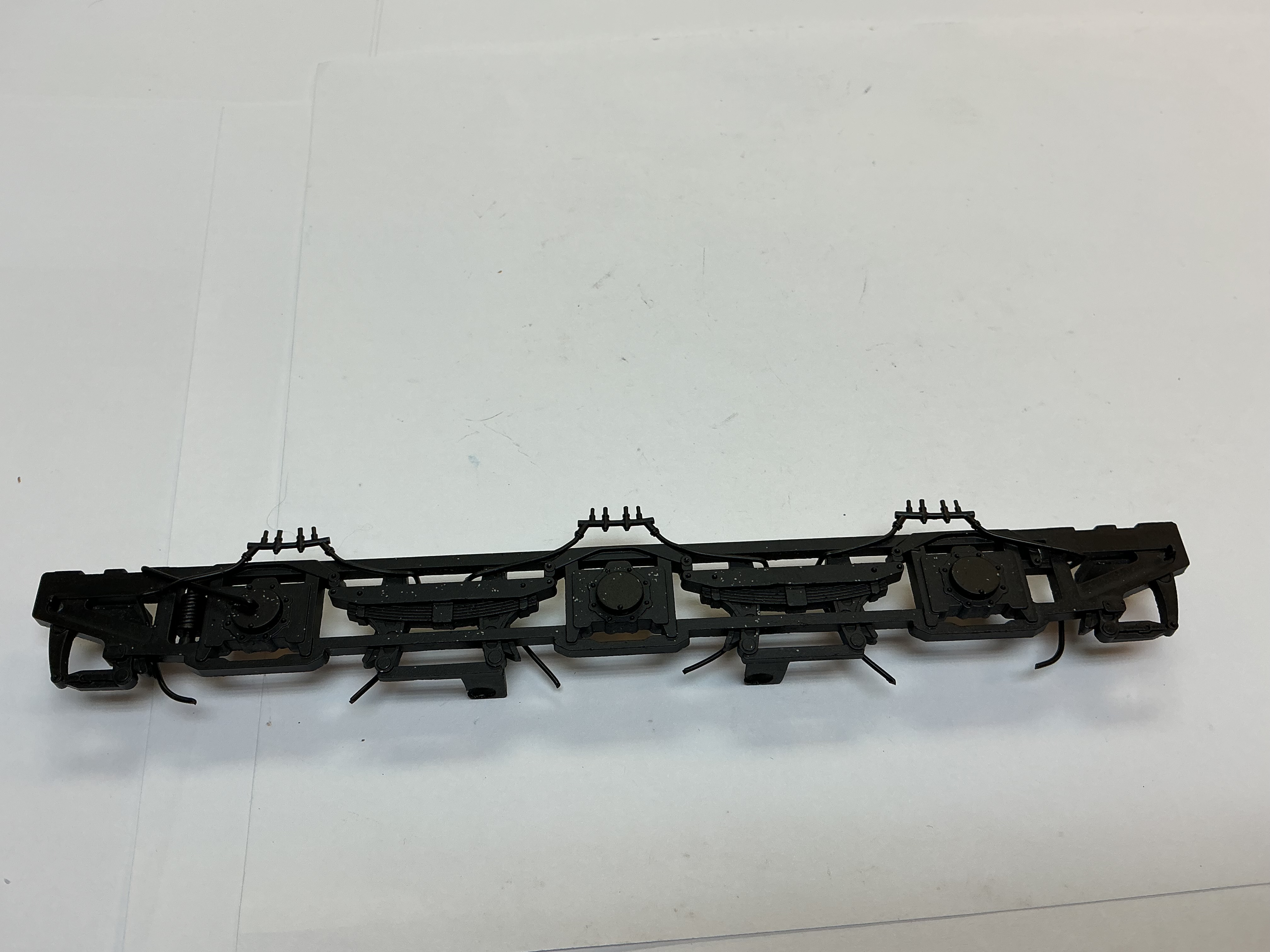 SIDE FRAME / 3-AXLE / LH / BLACK / PREMIER P-5a BOX CAB
