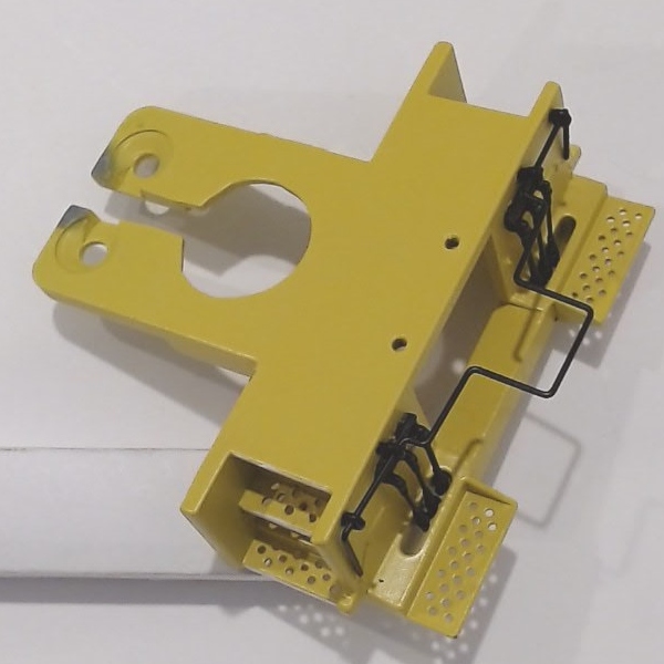 PILOT / YELLOW W/WHITE / W/CUT LEVER / 2 HOLE / PREMIER GP38-2