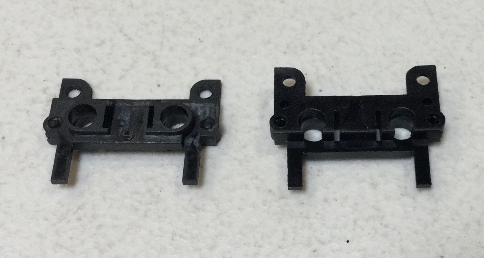 SLIDE SHOE ASSEMBLY / PLASTIC FRAME ONLY / RAILKING ONE GAUGE BIG BOY