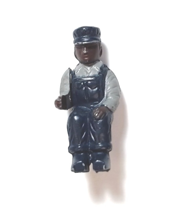 FIGURE / ENGINEER / SEATED / RH / O GAUGE STEAM & DIESEL