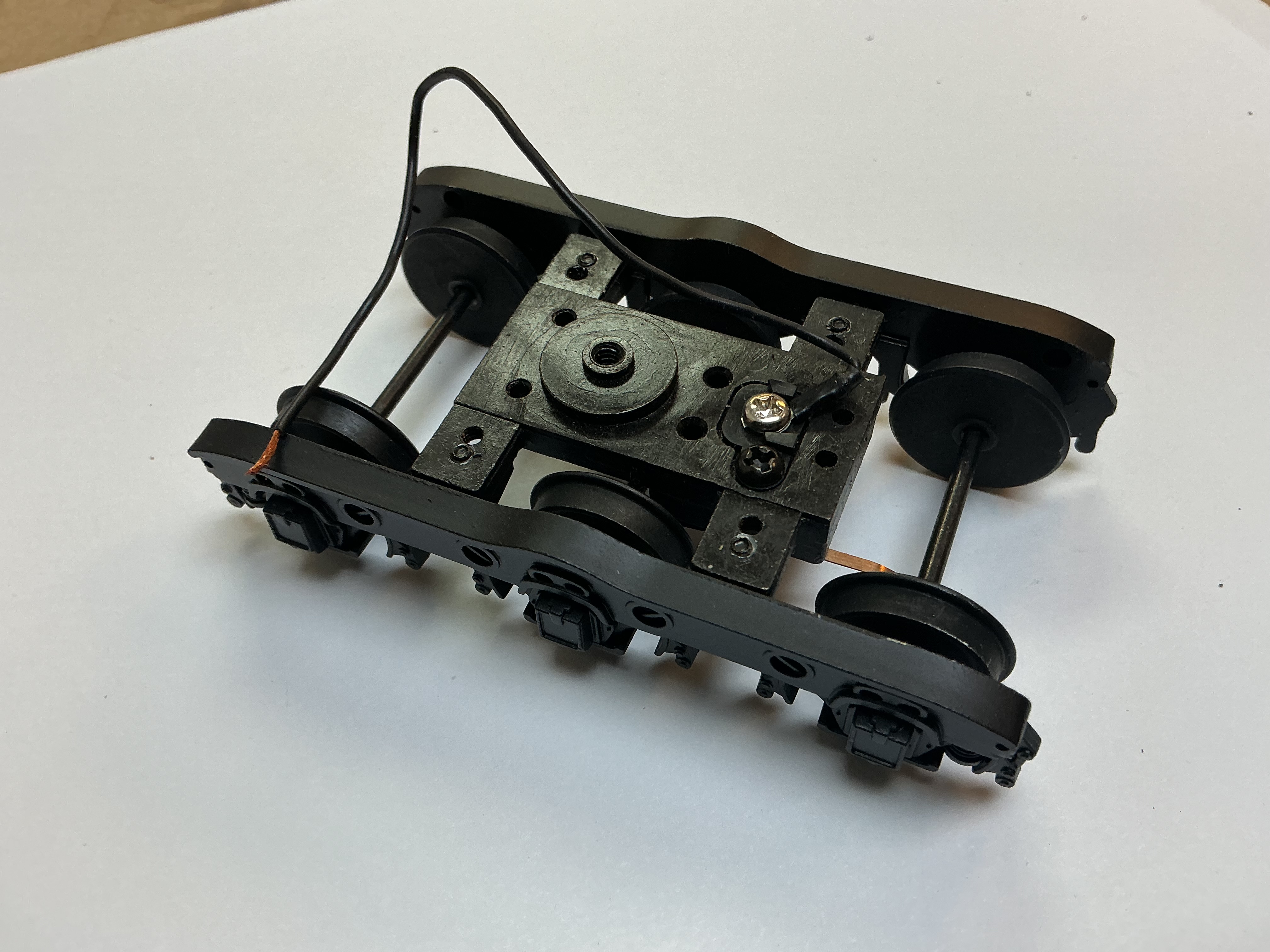 TENDER TRUCK / 6-WHEEL / 2-RAIL / W/O CHAINS / BLACK / PREMIER T-1 2-10-4