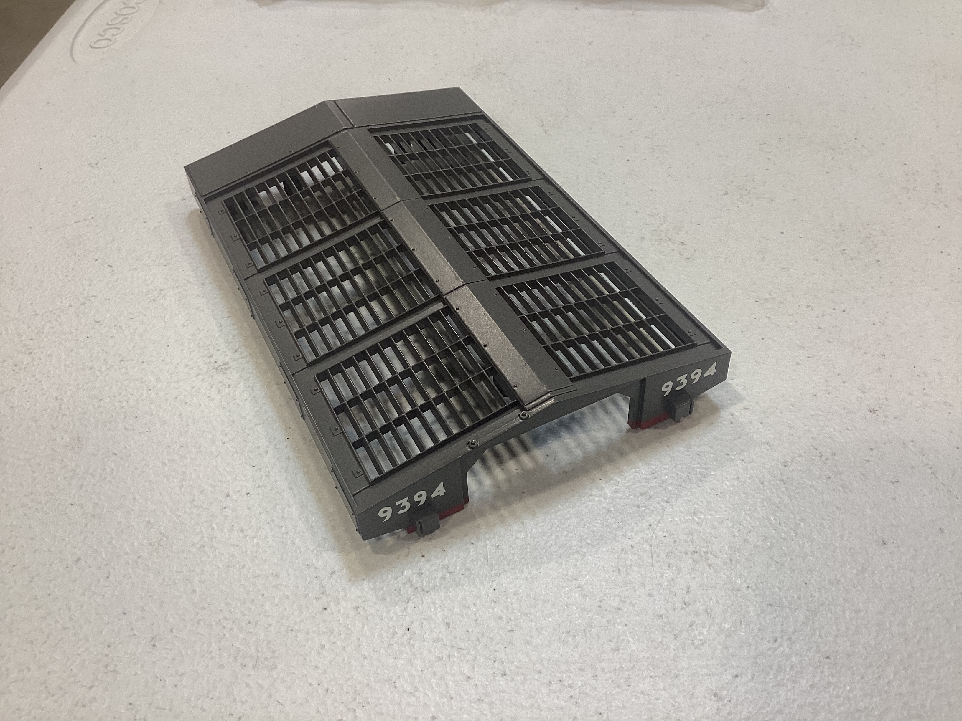 RADIATOR HATCH COVER / GRAY / CAB # 9394 / RAILKING ONE GAUGE DASH-8