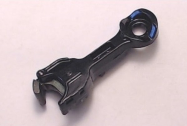 COUPLER / O GAUGE / MAGNETIC / 44.55mm L / T-BAR MOUNT / PREMIER & RAILKING AMFLEET CARS 