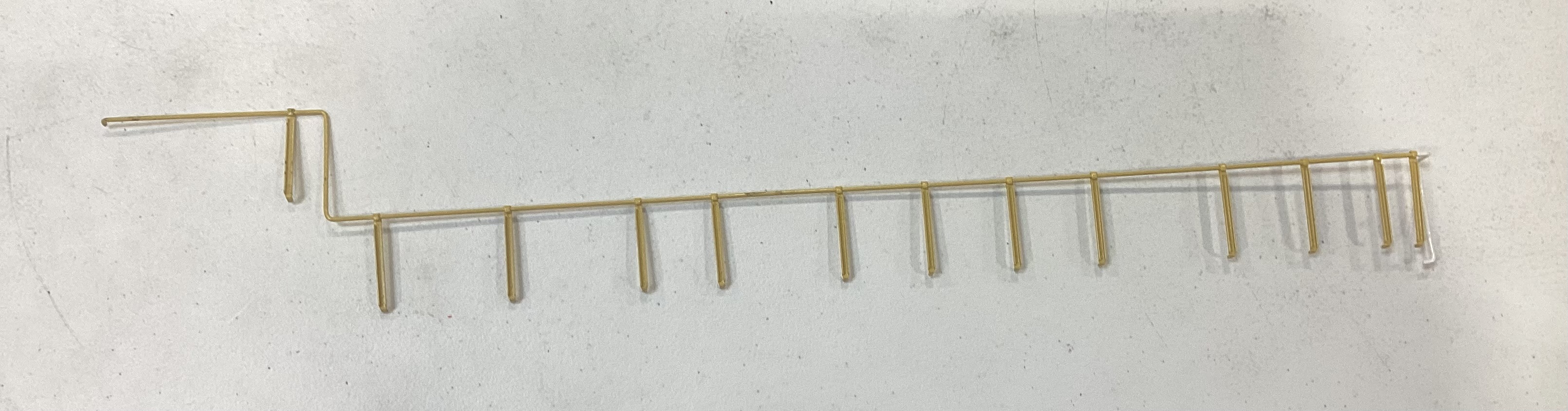 HANDRAIL / LH SIDE / LONG / YELLOW W/WHITE ENDS / NARROW NOSE / RAILKING ONE GAUGE DASH-8