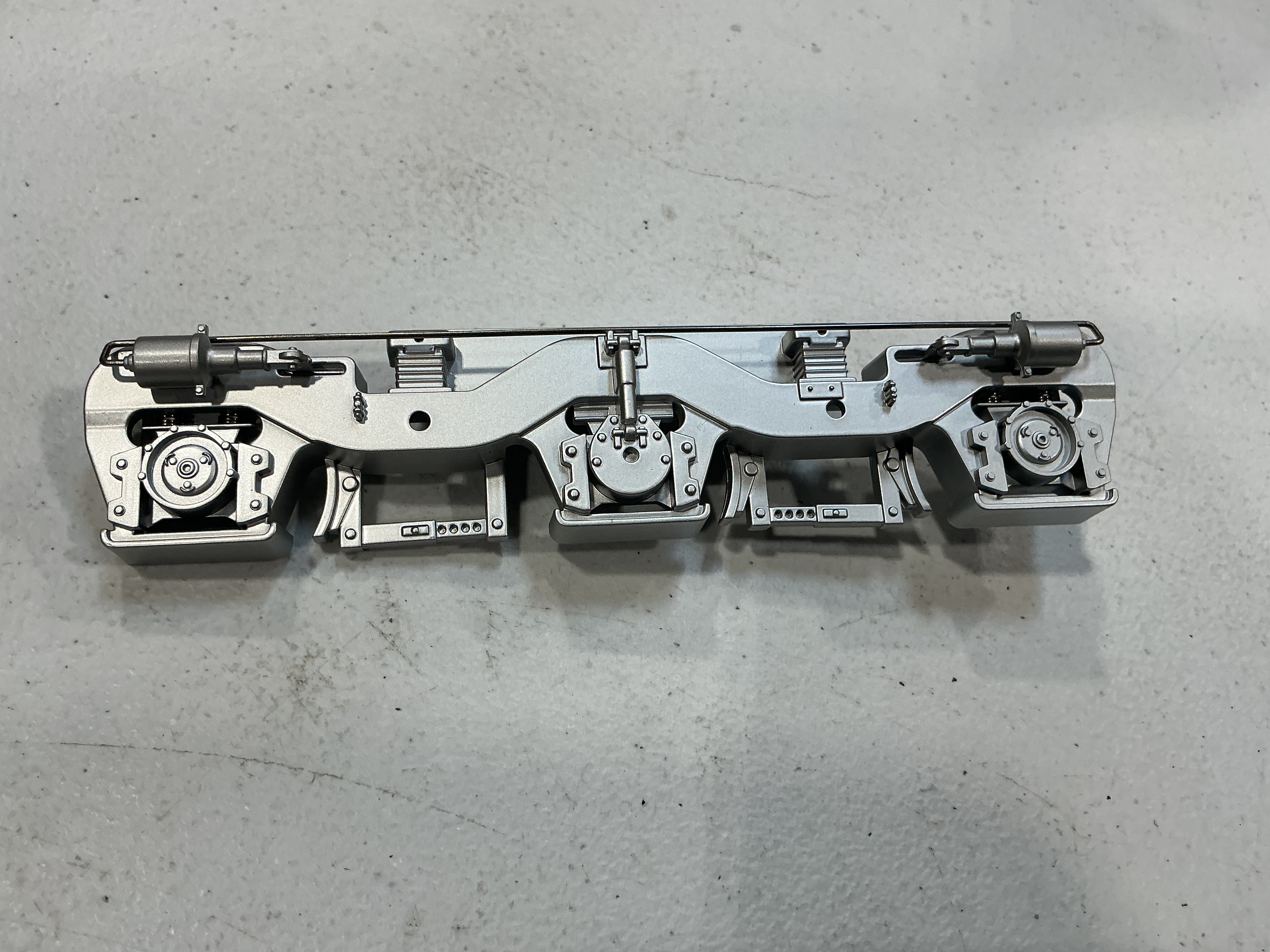 SIDE FRAME / 3-AXLE / FITS RF & LR / SILVER / RAILKING ONE GAUGE DASH-8