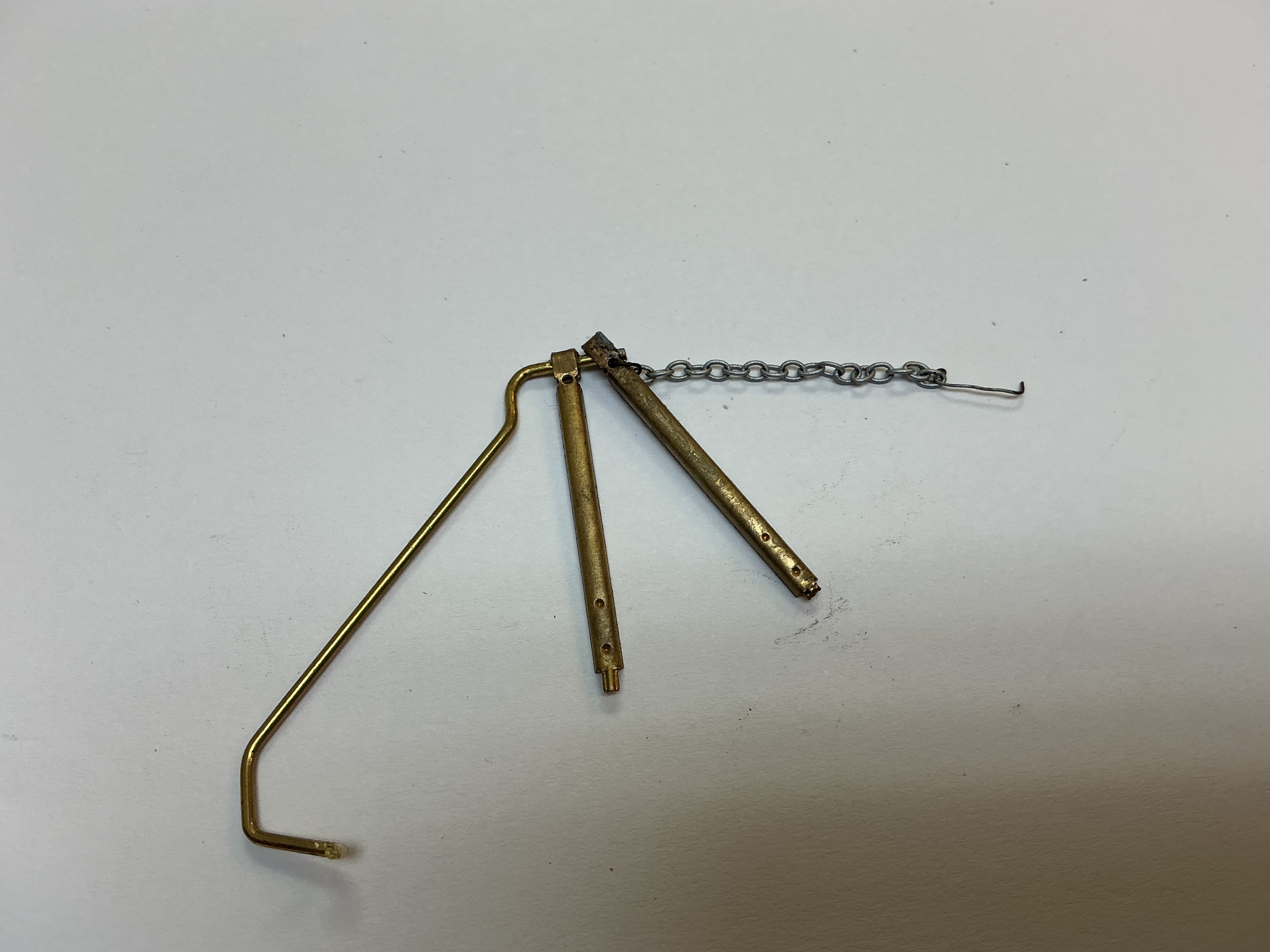 HANDRAIL / REAR PILOT / UNPAINTED / W/CHAIN / RAILKING ONE GAUGE ES44AC