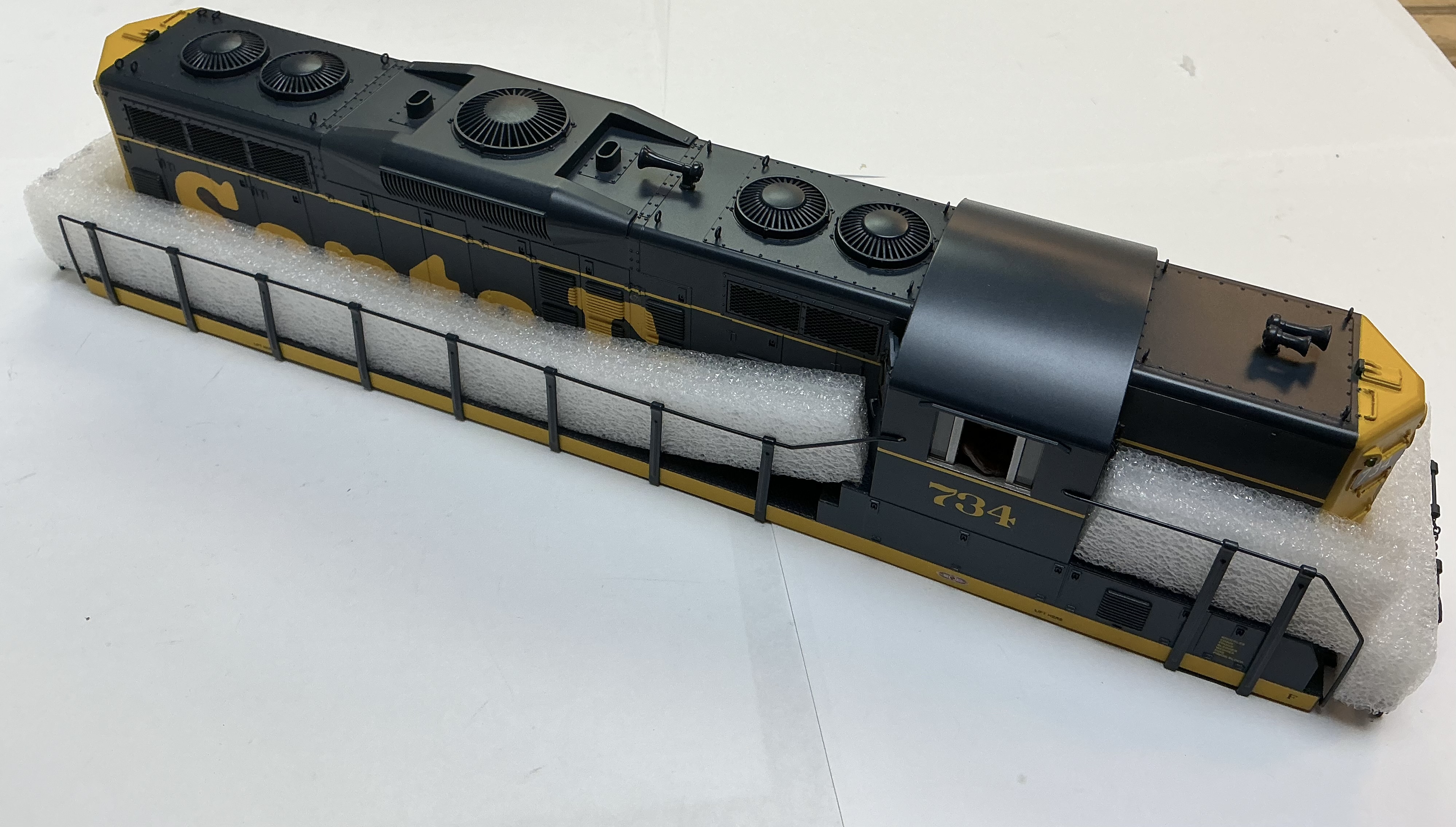 SHELL / COMPLETE / SANTA FE #734 / W/MARKER LIGHT LEDS / PREMIER GP-9