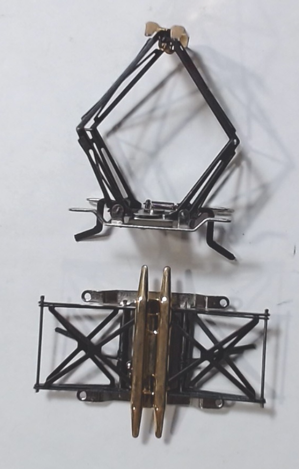 PANTOGRAPH / BLACK W/GOLD CONTACTS / W/O INSULATORS / RAILKING ELECTRICS/ PS3 RAILKING GG-1