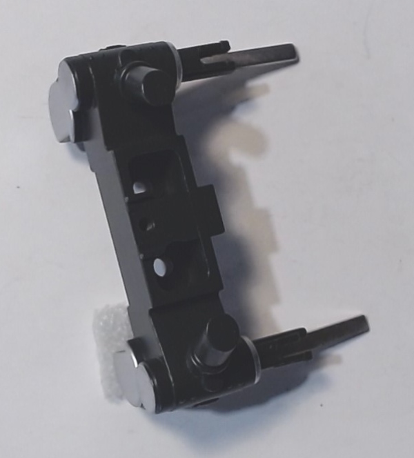 STEAM CHEST / W/CROSSHEAD GUIDES / DARK GRAY / W/SILVER CYLINDER CAPS / RAILKING DREYFUS HUDSON 4-6-4 