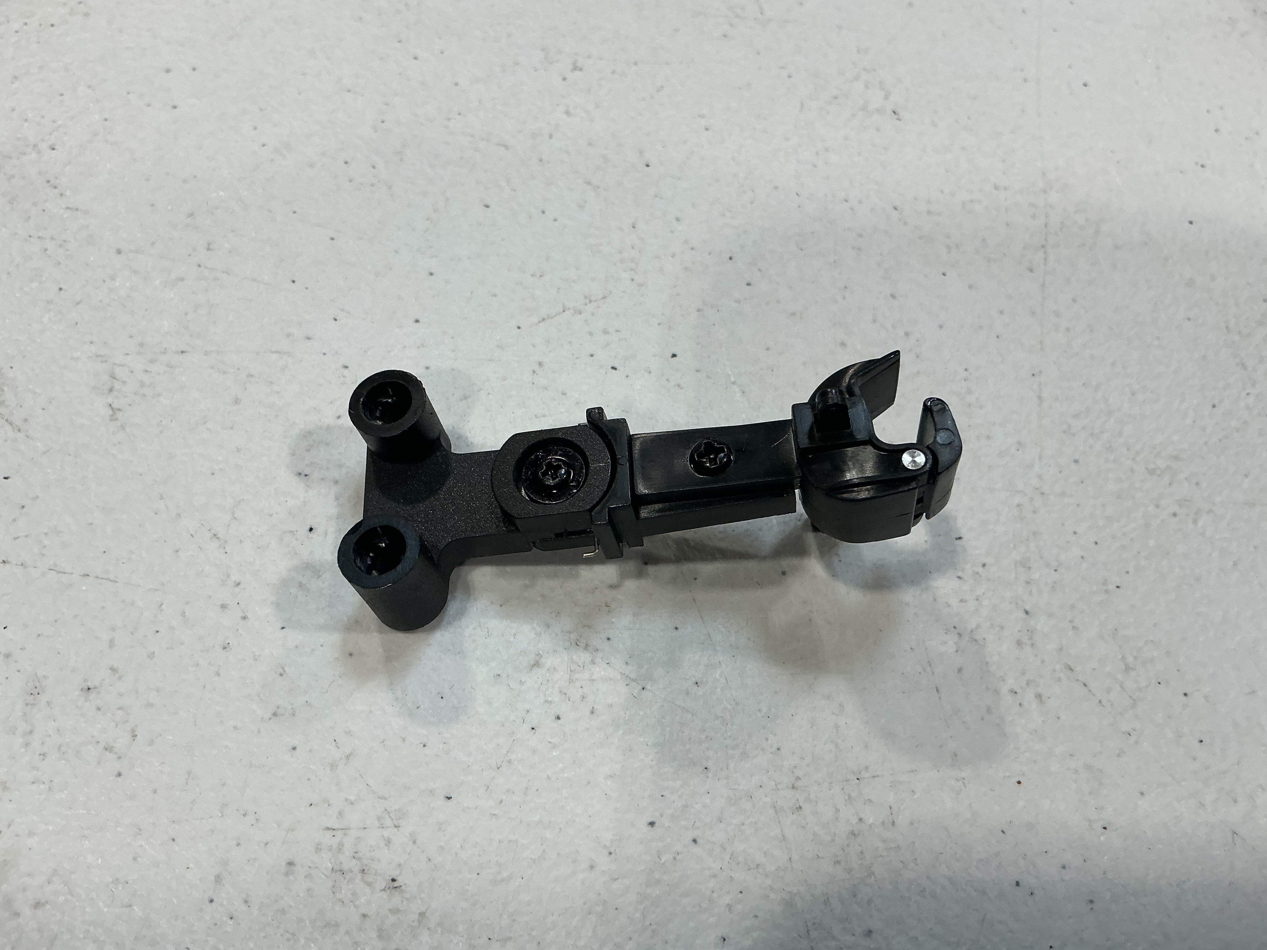 COUPLER / OPERATING / W/MOUNTING BRACKET / FRONT OR REAR / RAILKING ONE GAUGE DASH-8