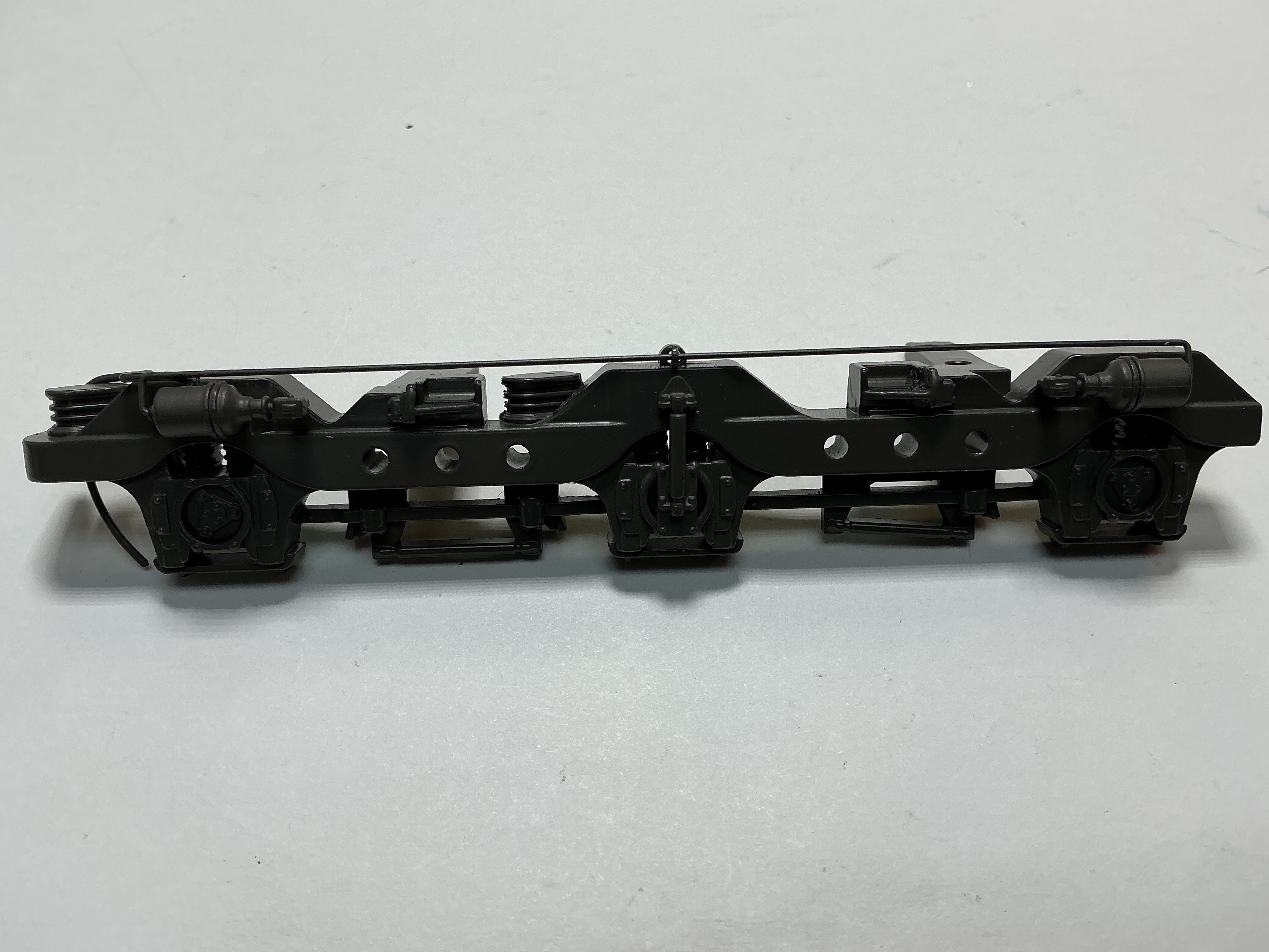 SIDE FRAME / 3-AXLE / RF & LR / UP GRAY / W/SEPARATE BRAKE RESERVOIRS & AIR LINE / PREMIER SD60M