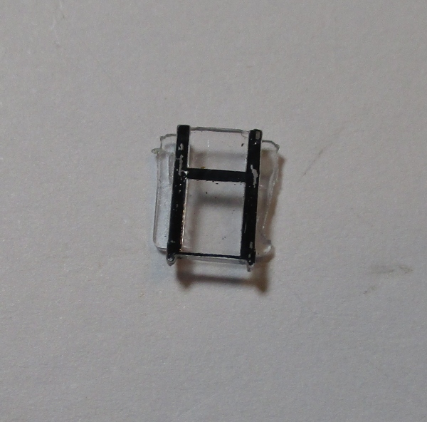 WINDOW  / CAB / RH OR LH / BLACK FRAME / 2-PANE / SMALL / HO SCALE YELLOWSTONE 4-8-8-2