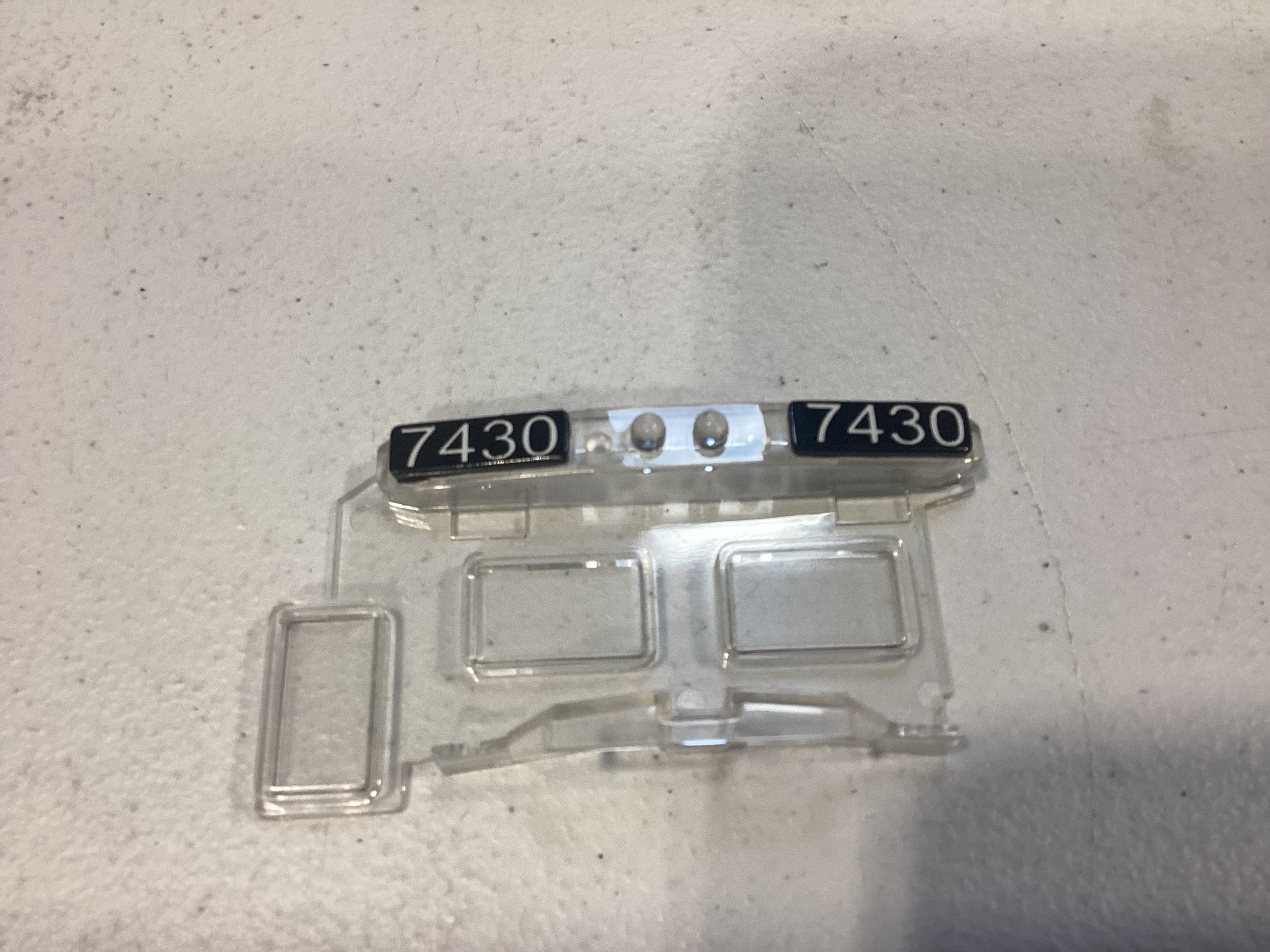 NUMBER BOARD / & WINDSHIELD INSERT / #7430 / NARROW NOSE / RAILKING ONE GAUGE DASH-8