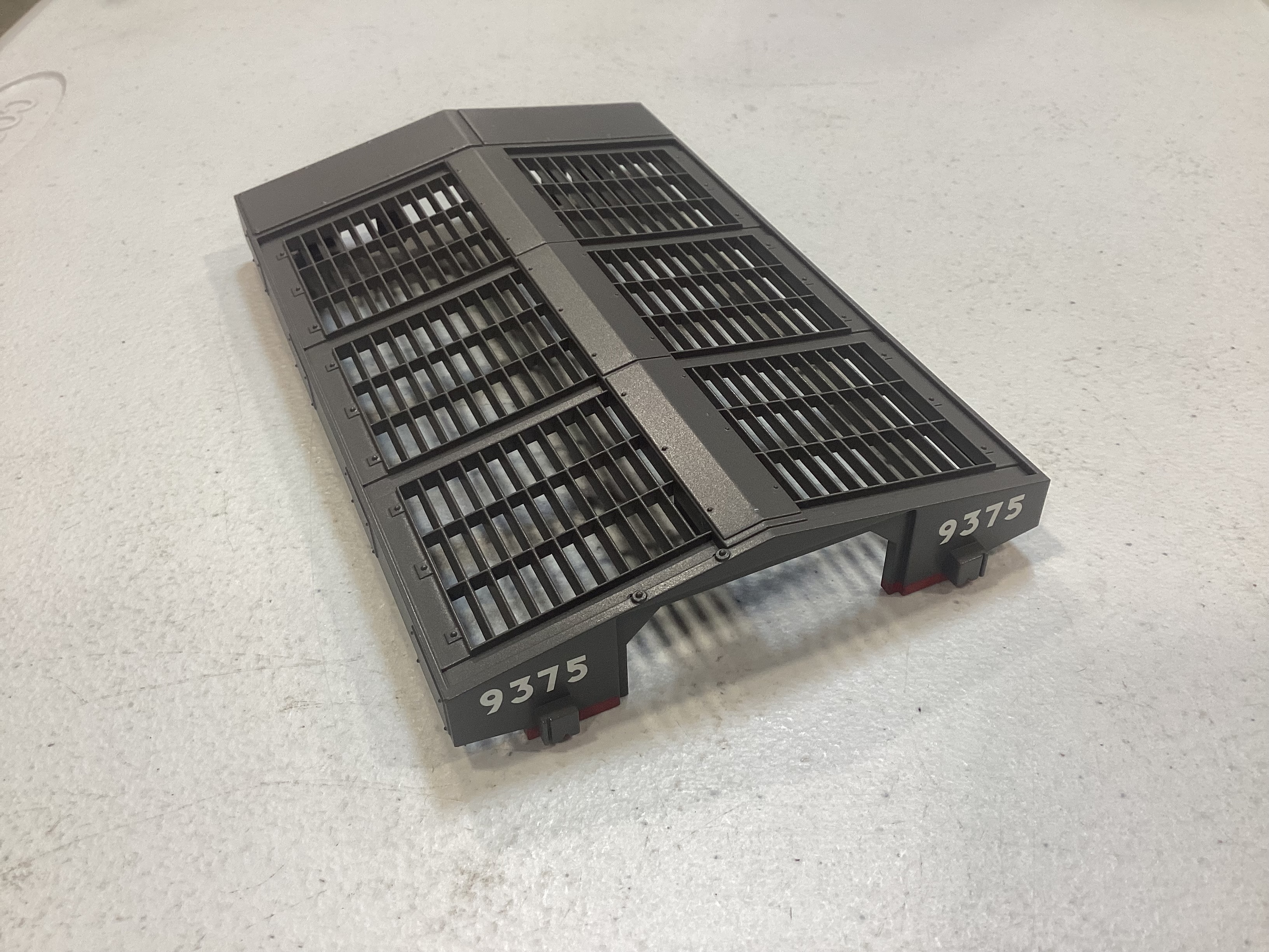 RADIATOR HATCH COVER / GRAY / CAB # 9375 /RAILKING  ONE GAUGE DASH-8