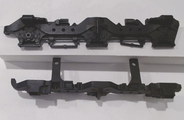 SIDE FRAME / 3-AXLE / RF & LR / TOP MOUNT / BLACK / PREMIER SD40-2 & SD70