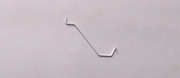 GRAB IRON / RH REAR / UP WHITE / HO SCALE ES44AC