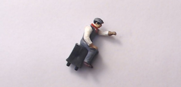 FIGURE / ENGINEER / SEATED / RH / HO SCALE