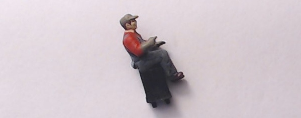 FIGURE / FIREMAN / SEATED / HO SCALE STEAM LOCOMOTIVES