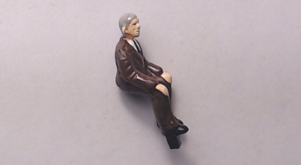FIGURE / SITTING MAN / BROWN SUIT / GRAY HAIR / RAILKING OPERATING STATION PLATFORM