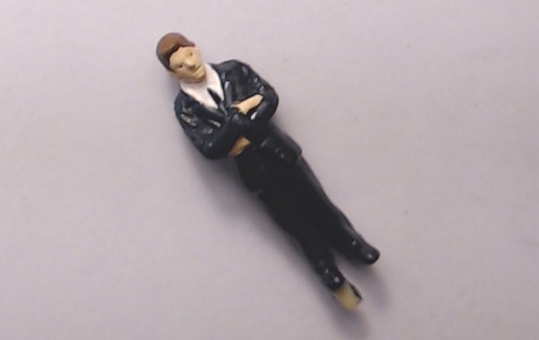 FIGURE / STANDING MAN / BLACK SUIT / RAILKING OPERATING STATION PLATFORM