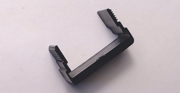 BRACKET / PROTOSOUND 1 / BOTTOM CLIP / HOLDS TOP AND BOTTOM BOARD TOGETHER / PLASTIC