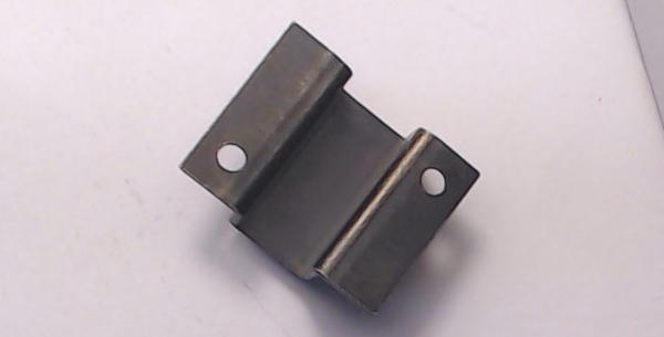 BRACKET / RESISTOR MOUNTING / 28mm W x 22.1mm L x 11.4mm H / RAILKING STARTER 2-6-0