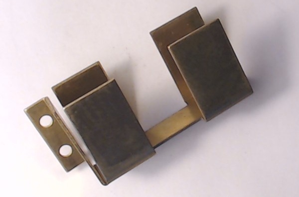 BRACKET / 9V BATTERY / U-SHAPED / BRASS / 18.75mm W x 51.7mm L x 24mm H / HORIZONTAL MOUNT / PROTOSOUND 1