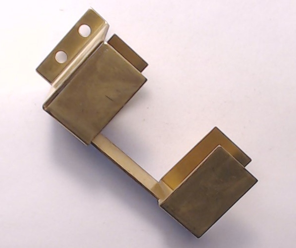 BRACKET / 9V BATTERY / U-SHAPED / BRASS / 18.7mm W x 61.2mm L x 23.7mm H / HORIZONTAL MOUNT / PROTOSOUND 1