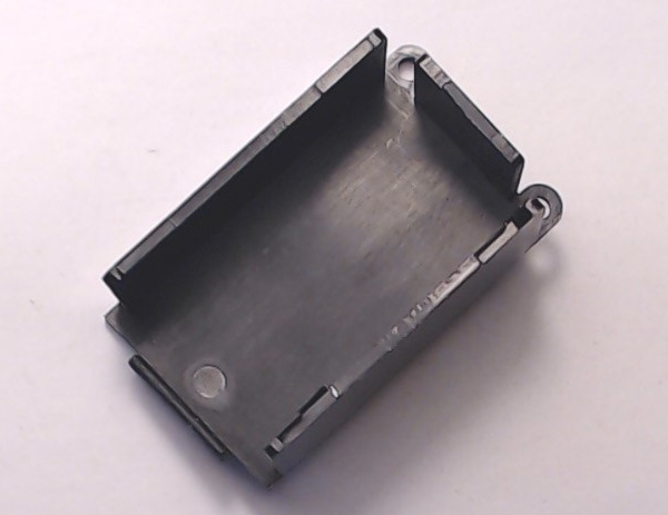 BRACKET / 9V BATTERY / PLASTIC / FLAT MOUNT / ALT# IH-0000116