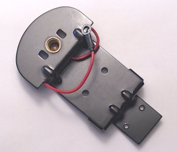 BRACKET / HEADLIGHT & SMOKE / 3-STEP / MINIATURE SCREW BASE SOCKET / 32.7mm W x 73.5mm L / RAILKING CRUSADER 4-6-2