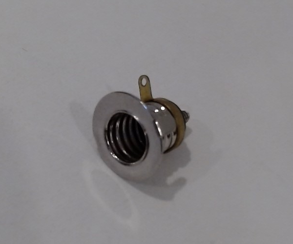 LAMP SOCKET / SCREW BASE / W/LARGE FLANGE / NICKEL