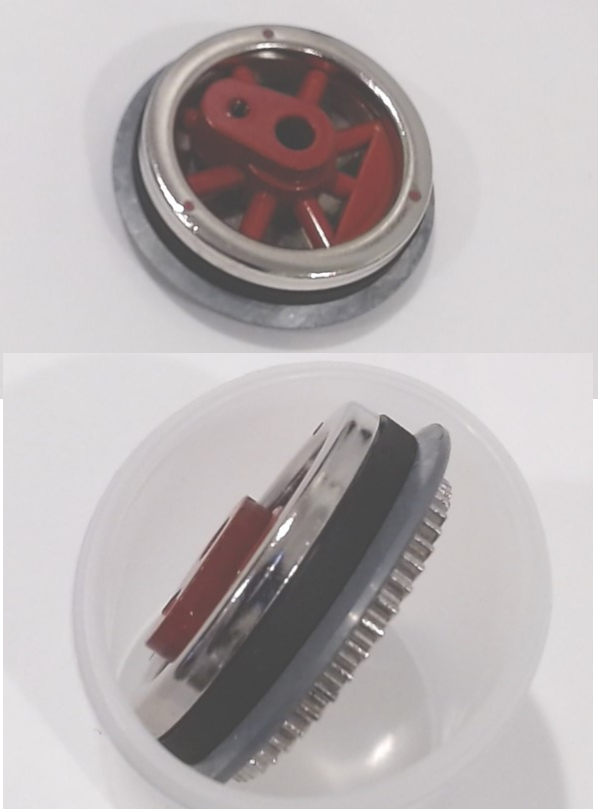 WHEEL / RED SPOKE / WITH GEAR & TRACTION TIRE / TINPLATE O GAUGE 260